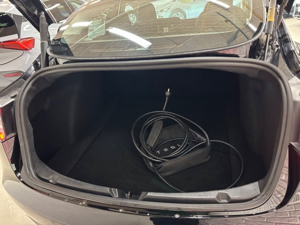 Tesla Model 3 Long Range AWD 4d