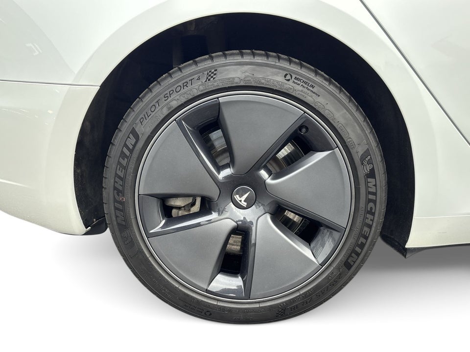 Tesla Model 3 Long Range AWD 4d