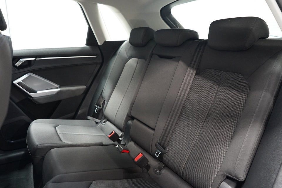 Audi Q3 45 TFSi e Attitude plus S-tr. 5d