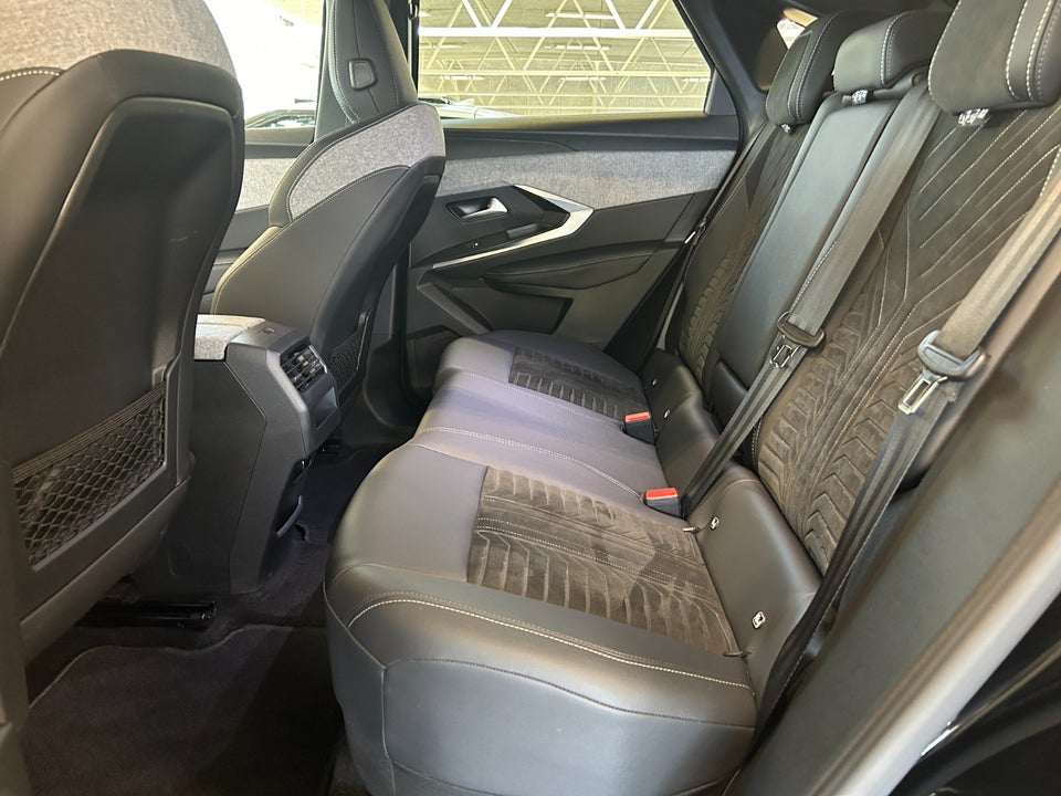 Peugeot e-3008 77 GT Pack 5d