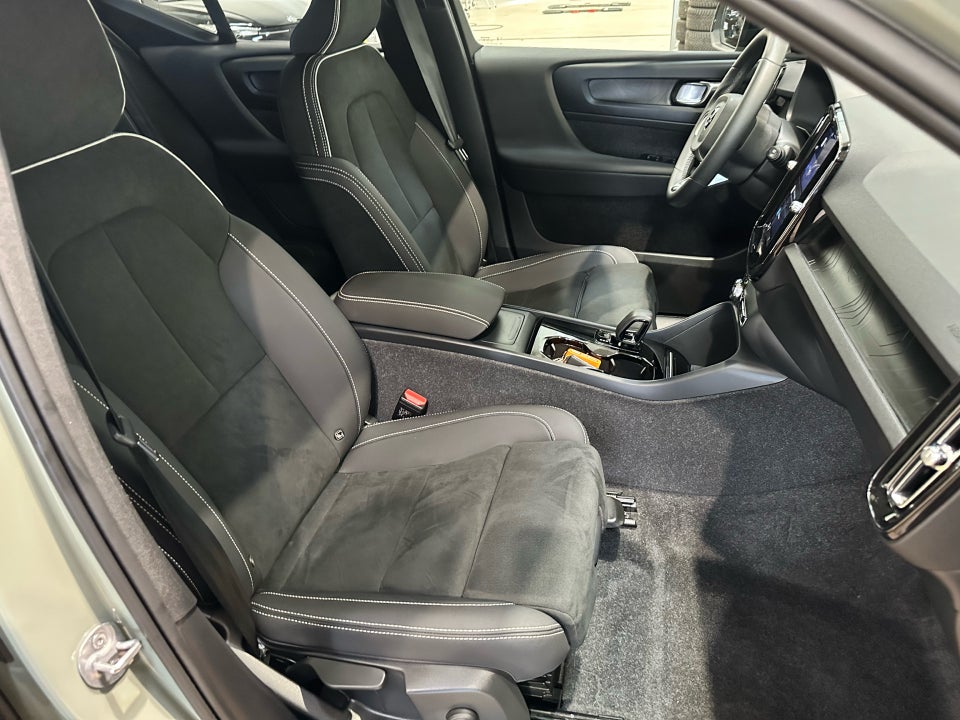 Volvo XC40 ReCharge Extended Range Plus 5d