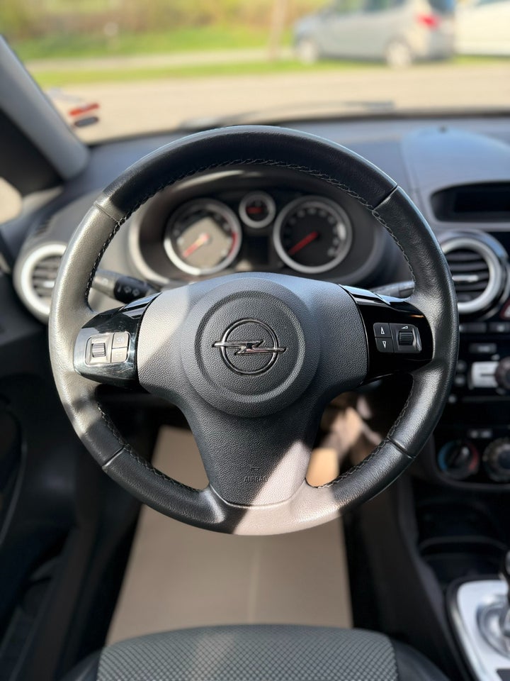 Opel Corsa 1,2 16V Cosmo aut. 5d