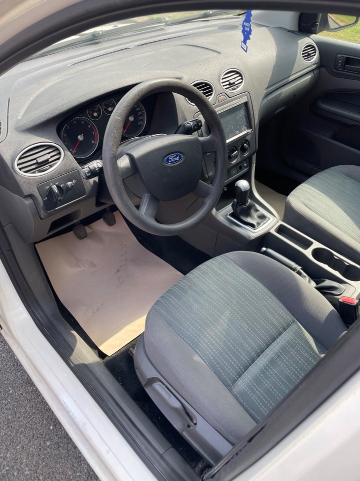 Ford Focus 1,6 Trend 100 5d