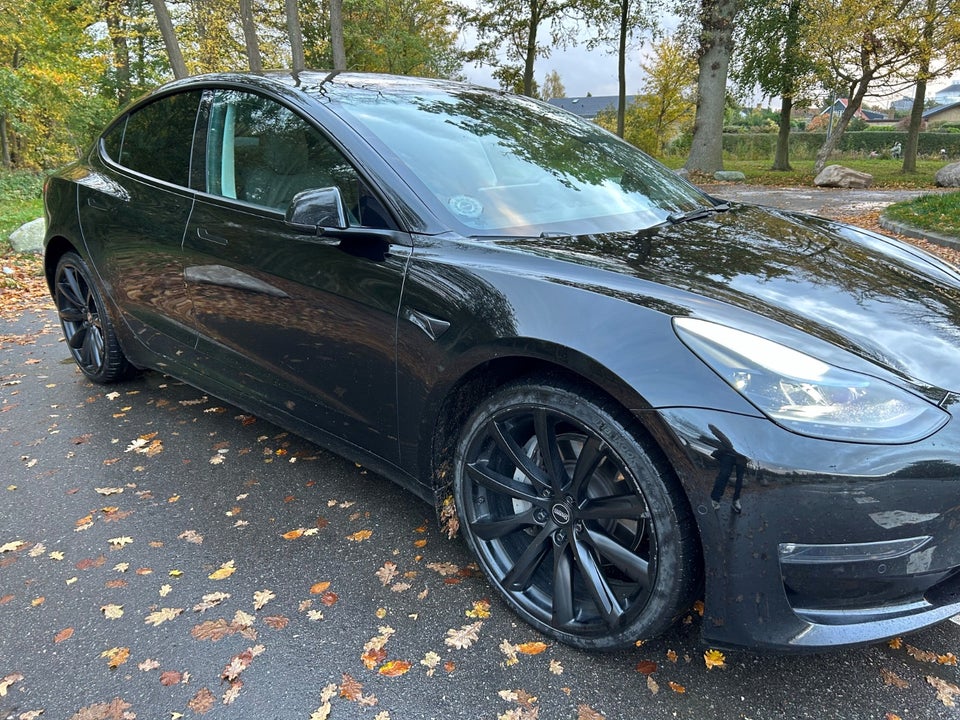 Tesla Model 3 Long Range AWD 4d