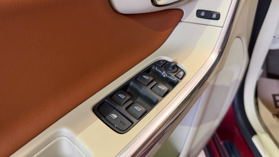 Volvo V60 2,4 D5 205 Summum aut. AWD 5d