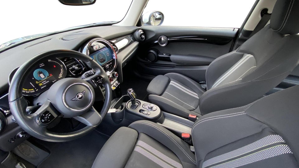 MINI Cooper SE Essential 3d