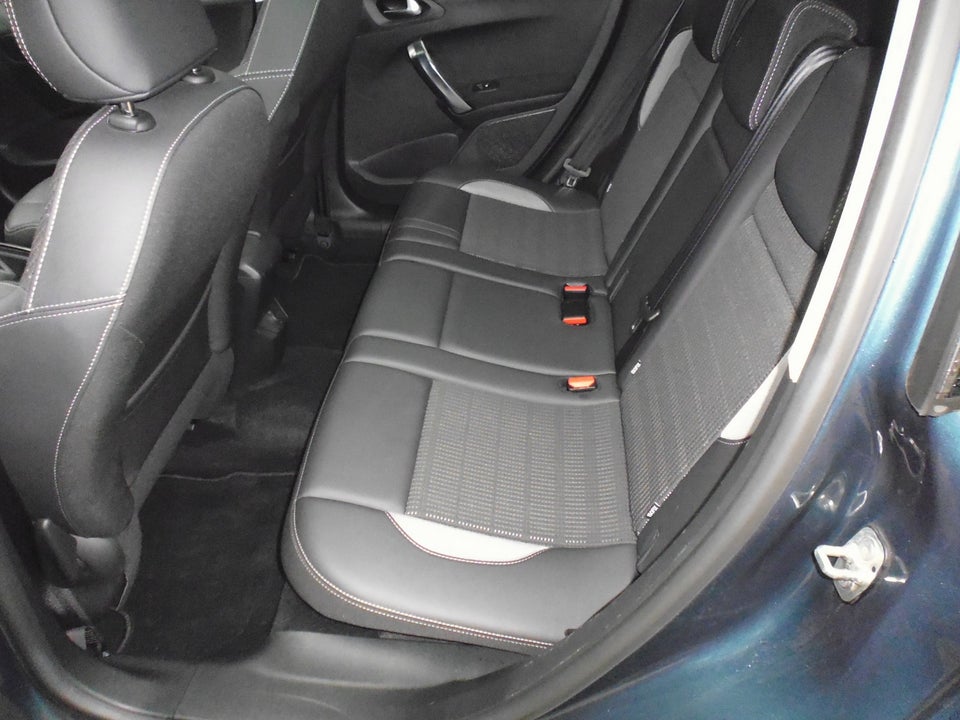 Peugeot 2008 1,2 e-THP 110 Allure Sky EAT6 5d