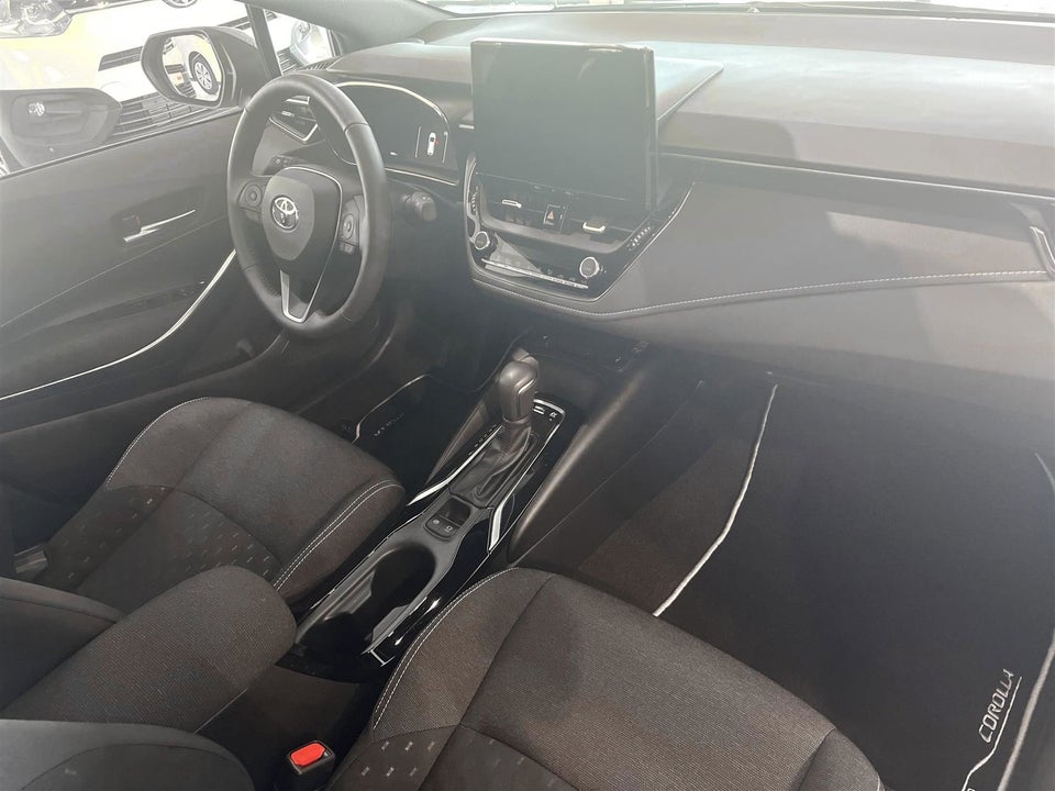 Toyota Corolla 1,8 Hybrid Active Comfort Touring Sports e-CVT 5d