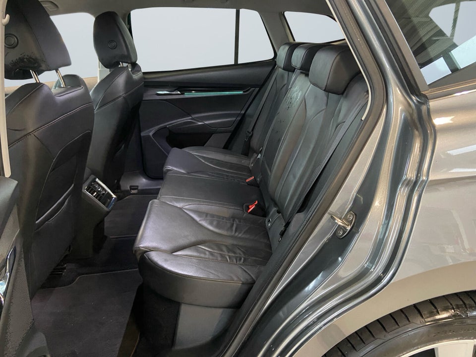 Skoda Enyaq 60 iV Suite 5d