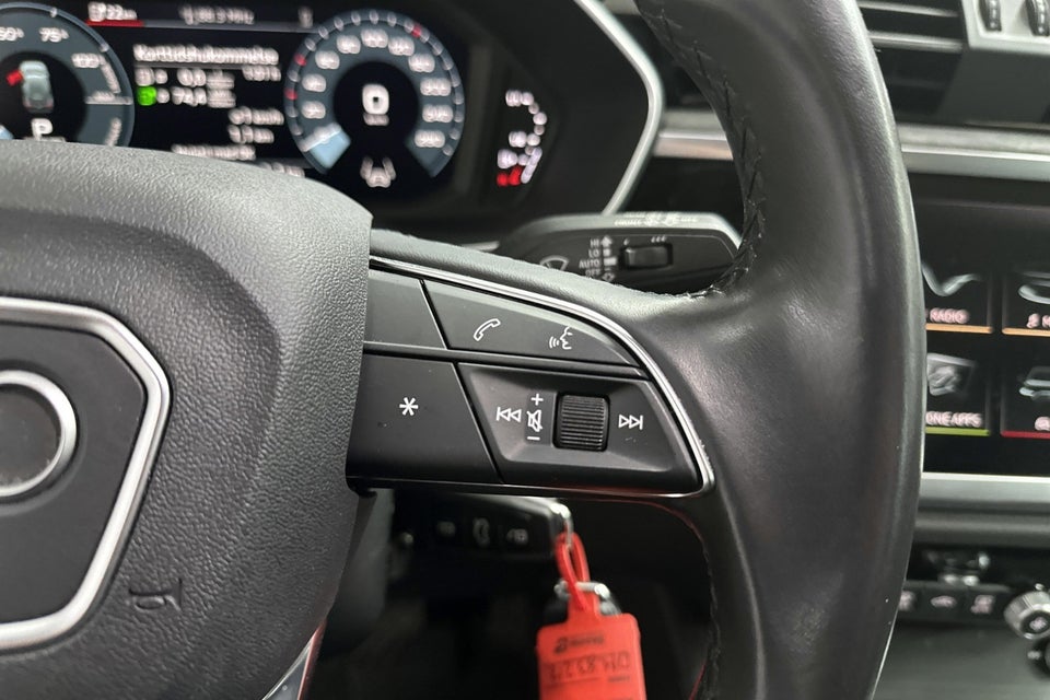 Audi Q3 45 TFSi e Attitude plus S-tr. 5d