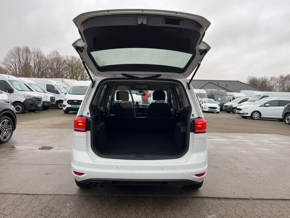 VW Touran 2,0 TDi 150 IQ.Drive DSG Van 5d