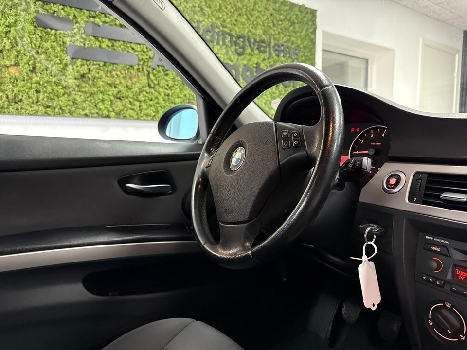 BMW 320i 2,0 Touring 5d