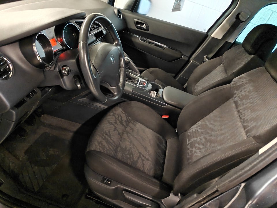 Peugeot 3008 1,6 HDi 112 Active 5d