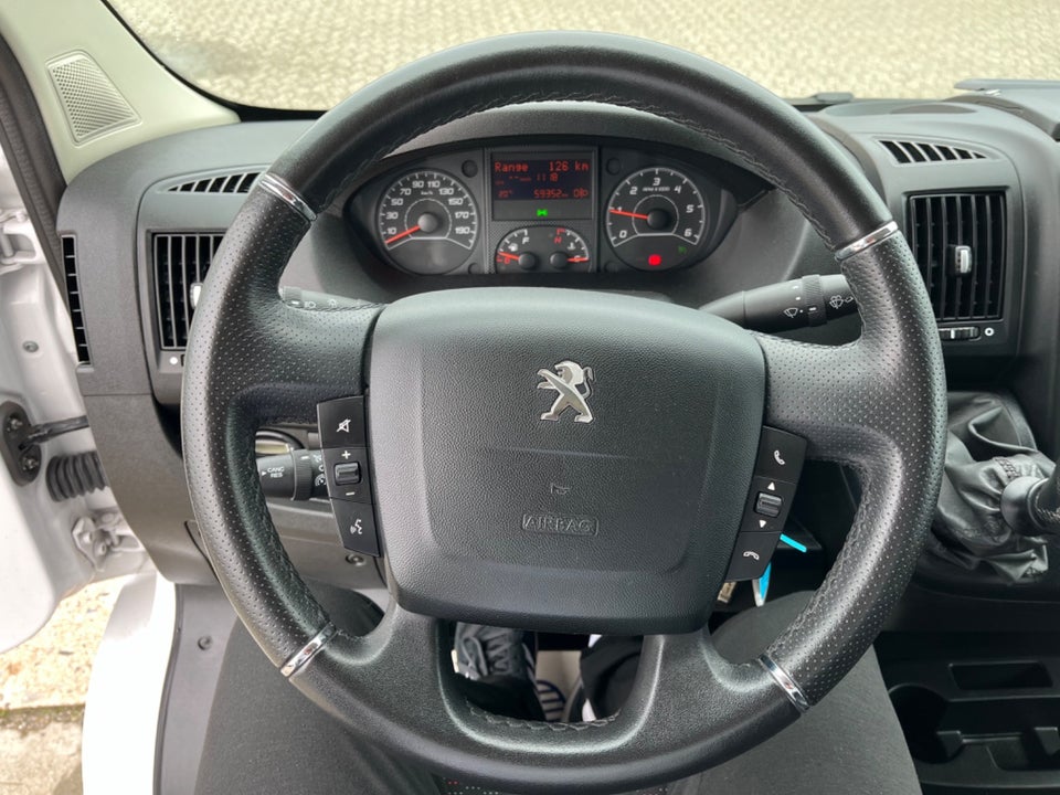 Peugeot Boxer 333 2,2 BlueHDi 140 L2H2 Premium