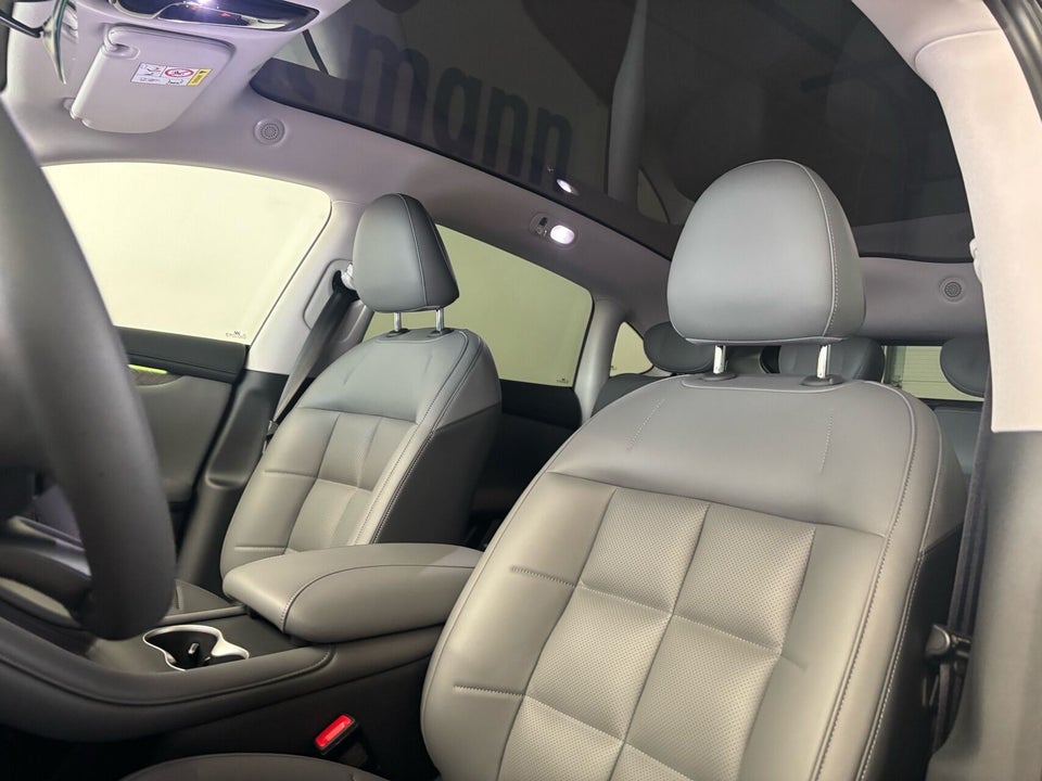 MG IM6 100 Performance AWD 5d