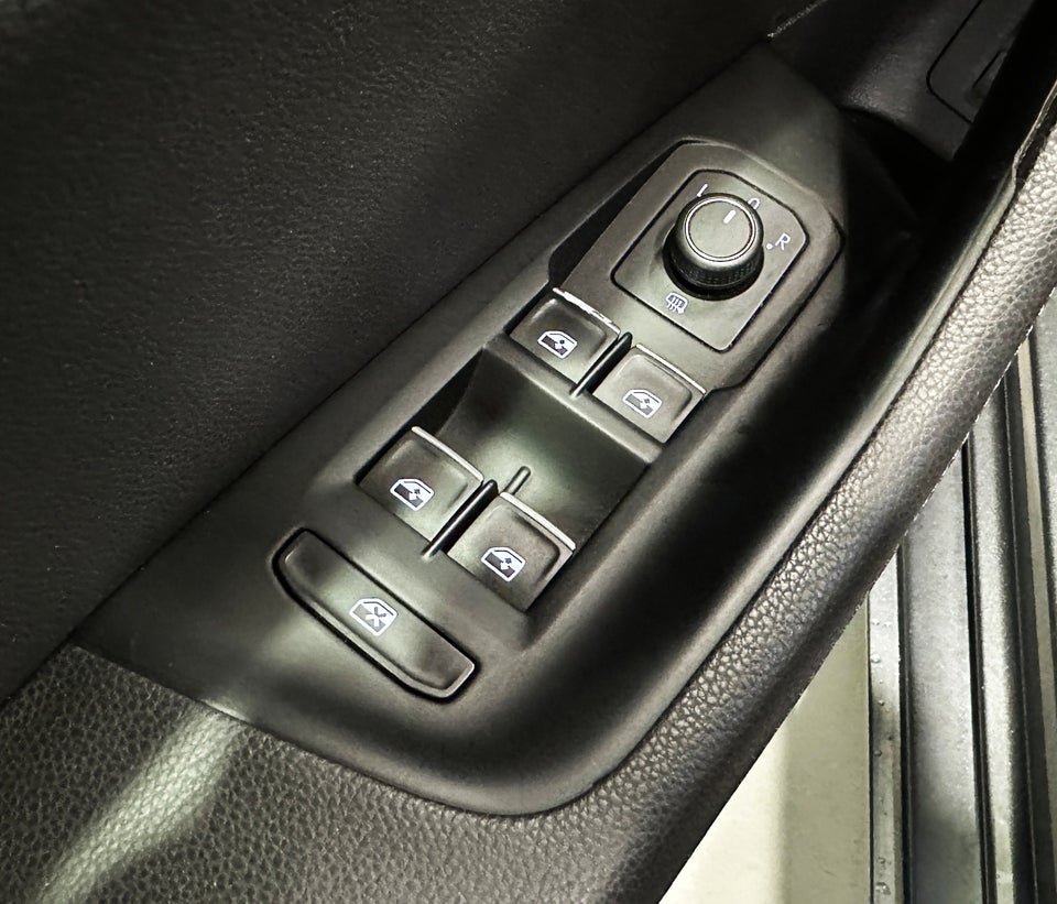 VW Passat 1,8 TSi 180 Highline Variant DSG 5d