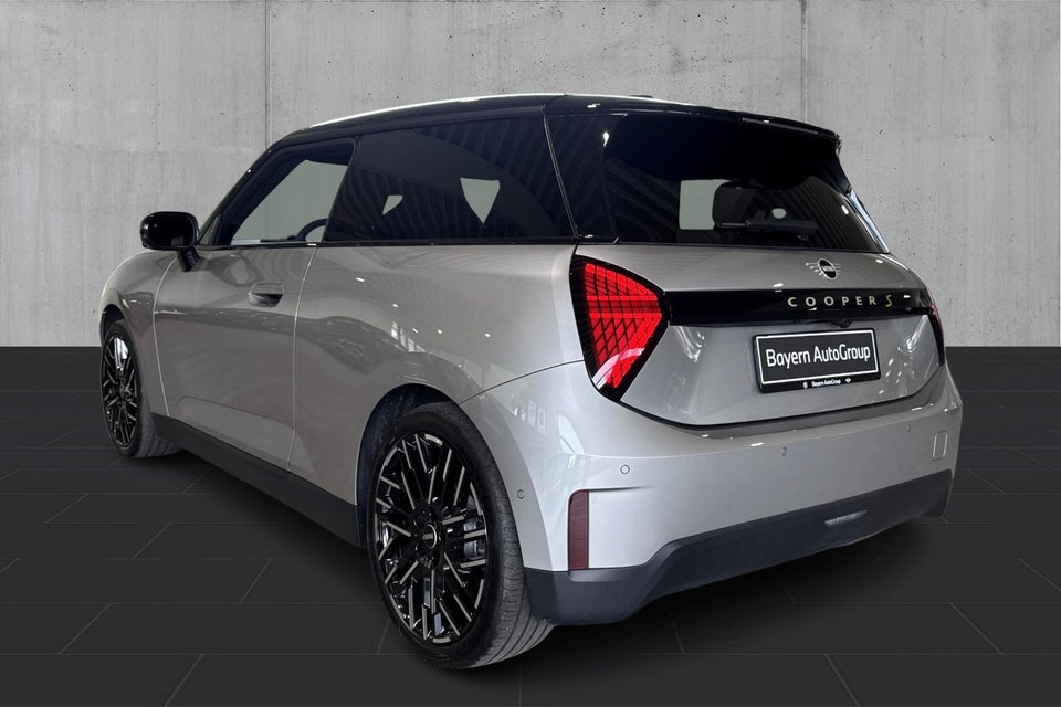MINI Cooper SE Favoured Trim XL 3d