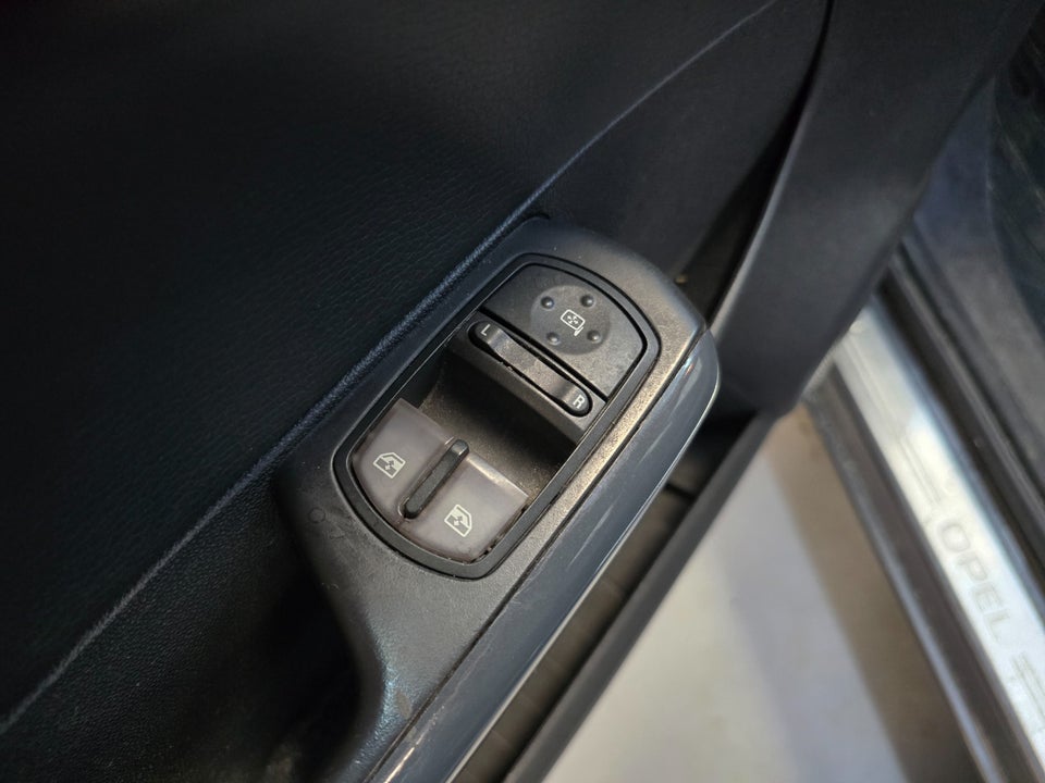 Opel Corsa 1,2 16V Cosmo 5d