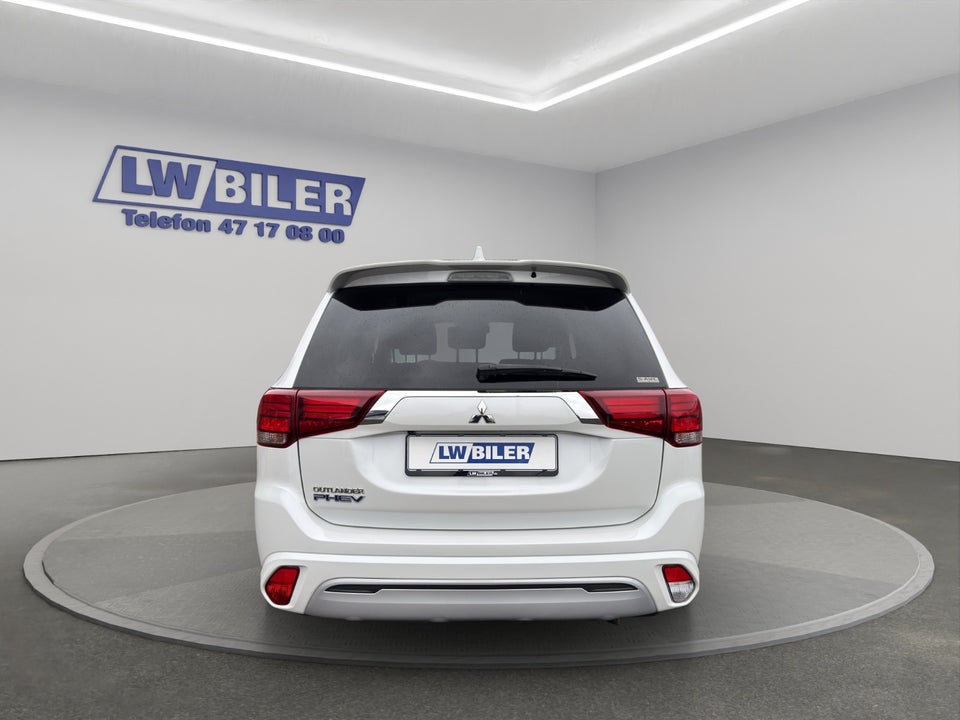 Mitsubishi Outlander 2,4 PHEV Invite CVT 4WD 5d