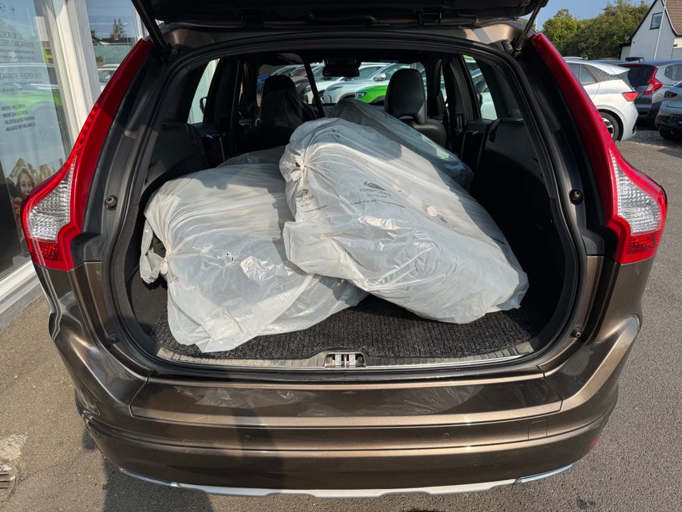 Volvo XC60 2,4 D5 220 Momentum aut. AWD Van 5d
