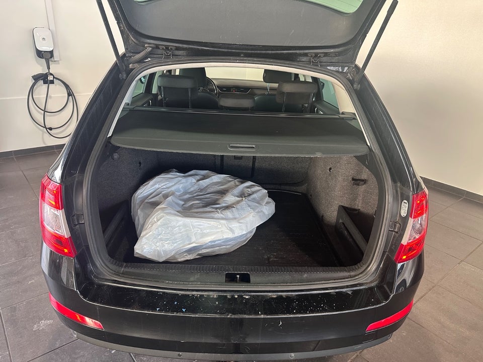 Skoda Octavia 2,0 TDi 150 Elegance Combi 5d