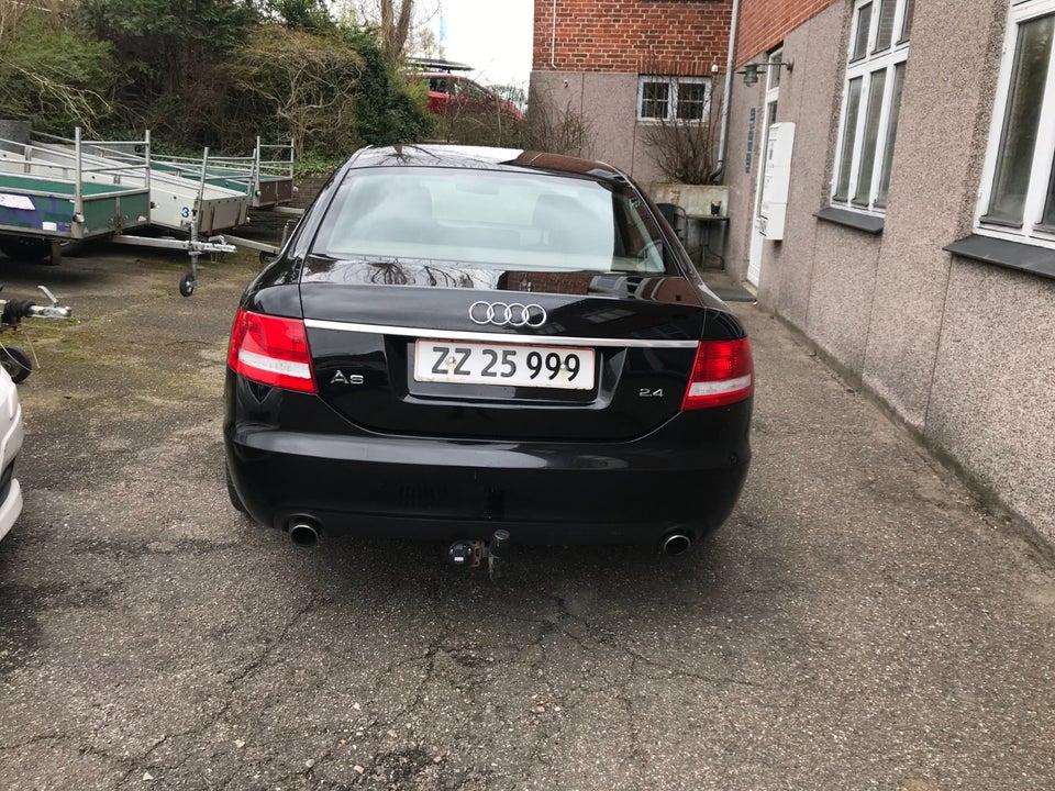 Audi A6 2,4 V6 4d
