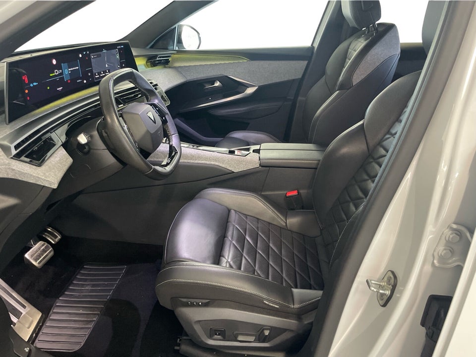 Peugeot e-3008 77 GT Pack 5d