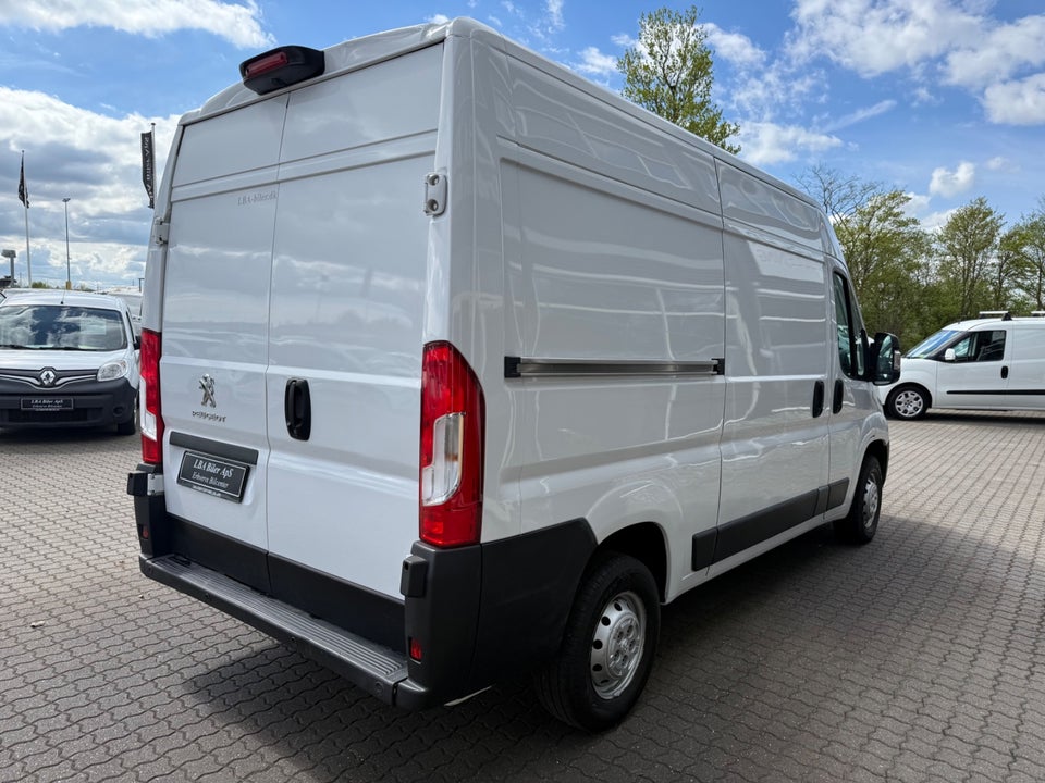 Peugeot Boxer 333 2,2 BlueHDi 140 L2H2 Premium