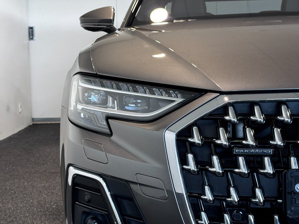 Audi A8 60 TFSi e quattro Tiptr. 4d