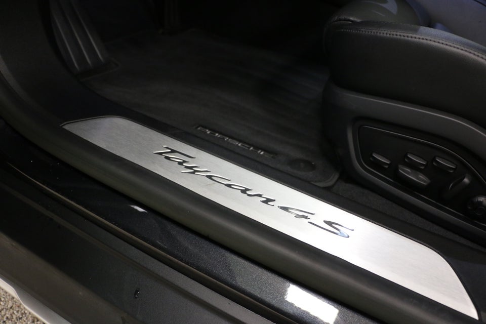 Porsche Taycan 4S Cross Turismo 5d