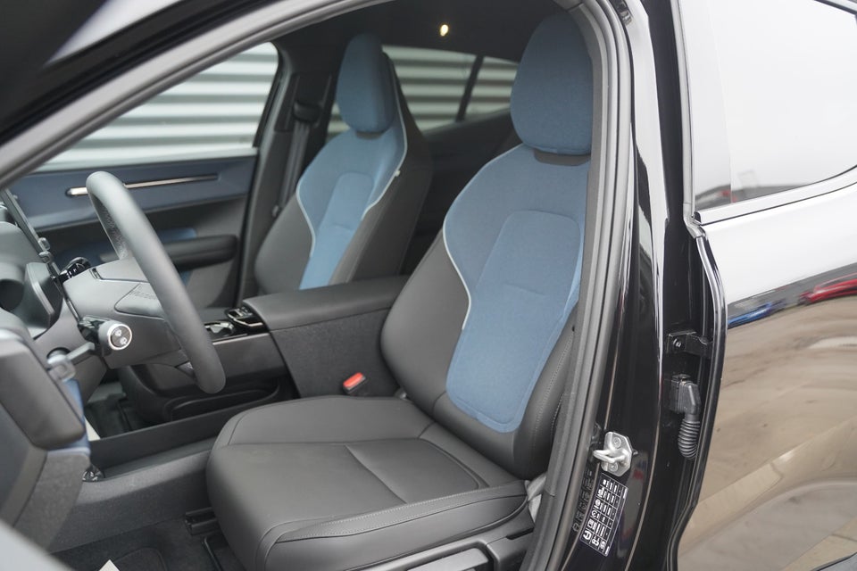 Volvo EX30 Twin Performance Plus 5d