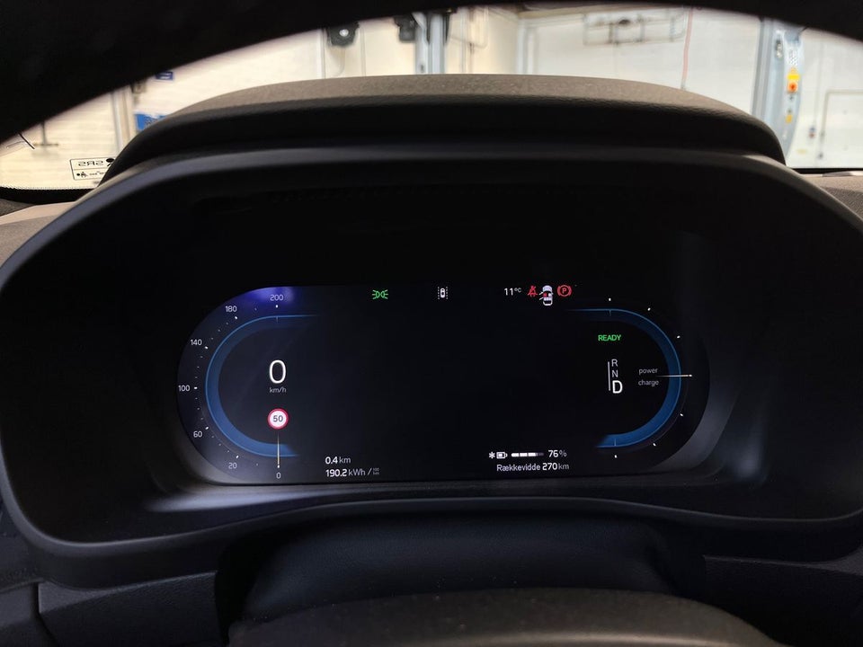 Volvo XC40 ReCharge Extended Range Plus 5d