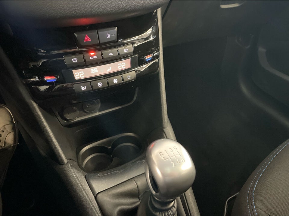 Peugeot 208 1,5 BlueHDi 100 Signature+ 5d