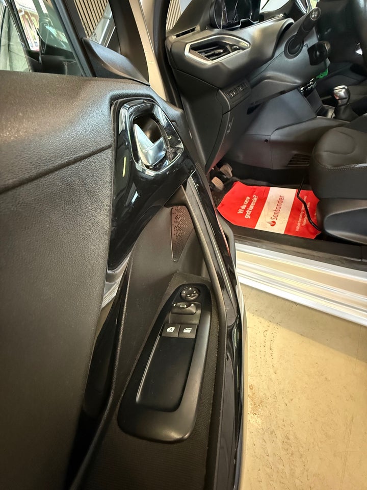 Peugeot 208 1,2 VTi Allure Sky 5d