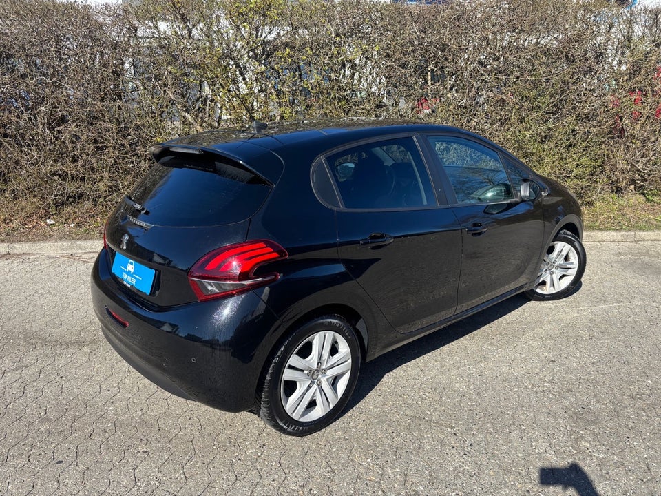 Peugeot 208 1,2 PureTech 82 Allure Sky 5d