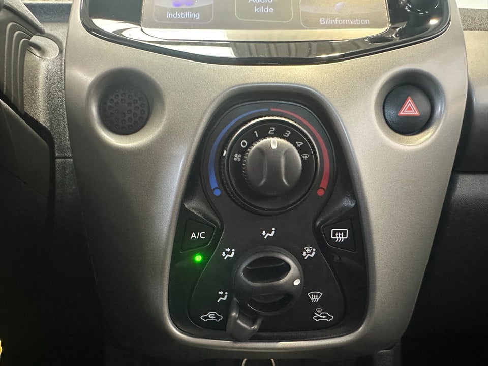 Toyota Aygo 1,0 VVT-i x-play x-touch 5d