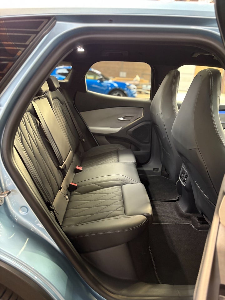 Ford Explorer 77 Premium Extended Range 5d