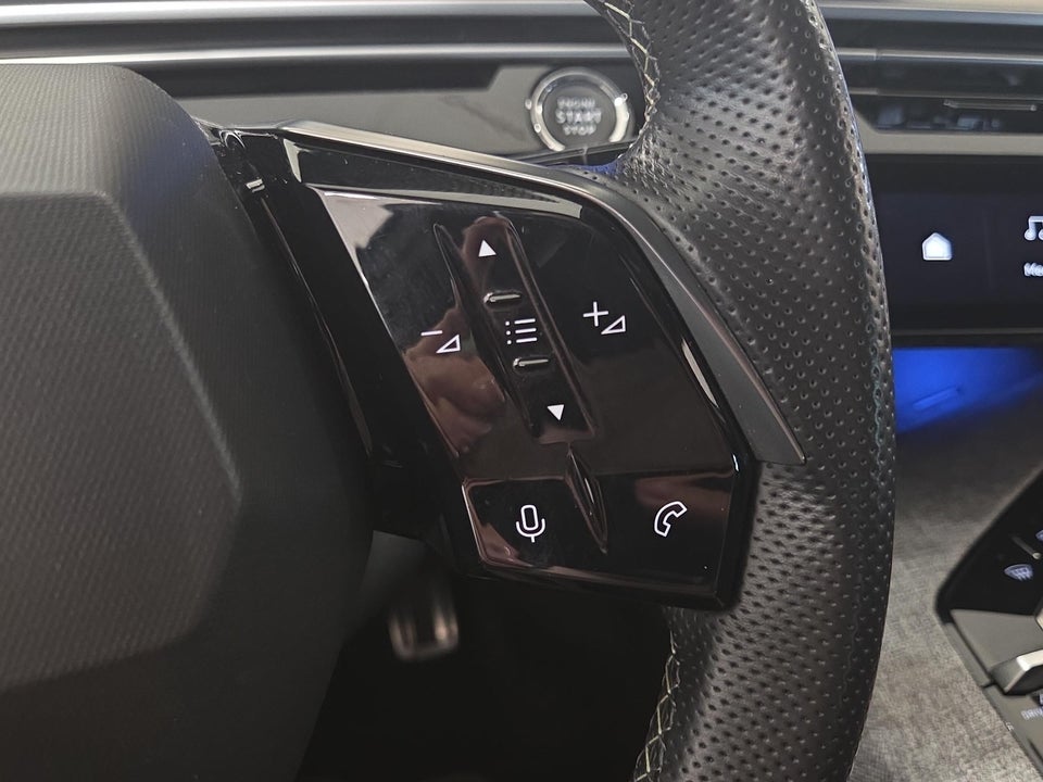Peugeot e-3008 77 GT Pack 5d