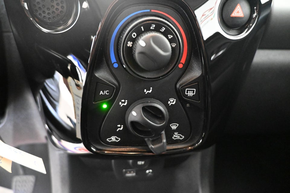 Peugeot 108 1,0 e-VTi 69 Allure 5d