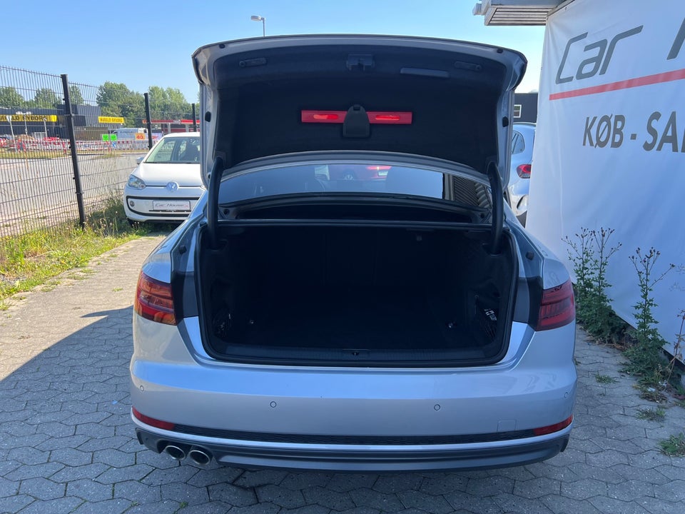 Audi A4 2,0 TDi 190 S-line S-tr. 4d