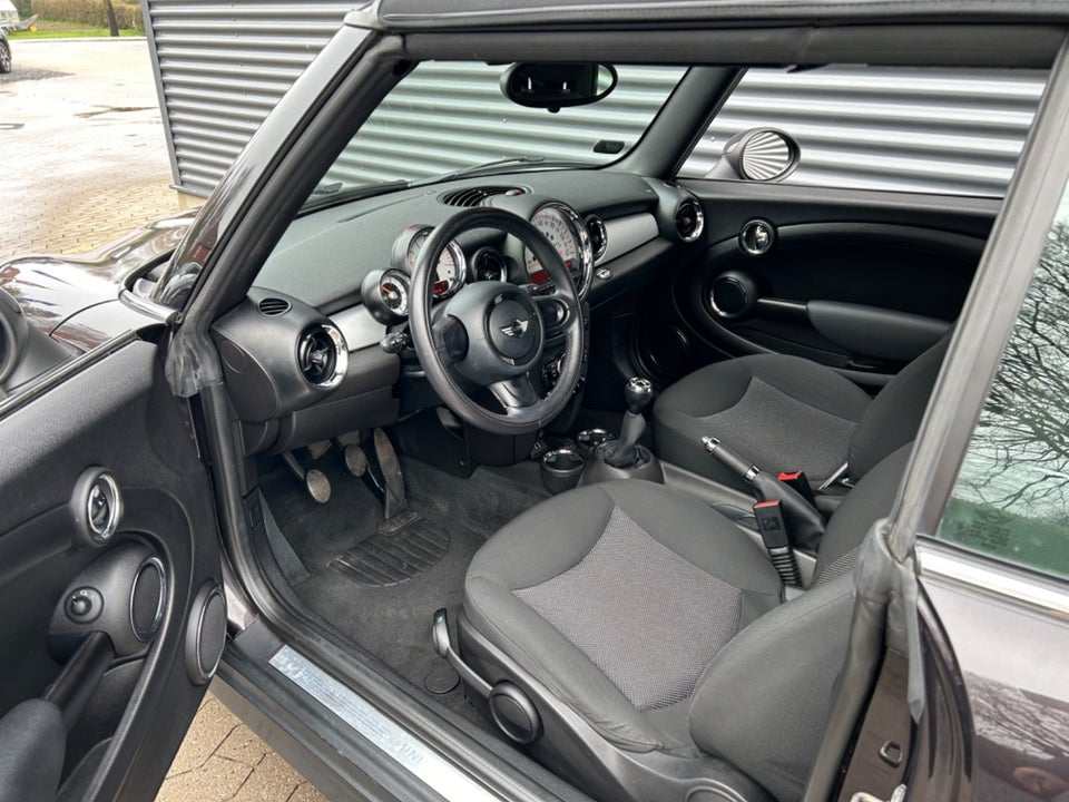 MINI Cooper 1,6 D Cabriolet 2d