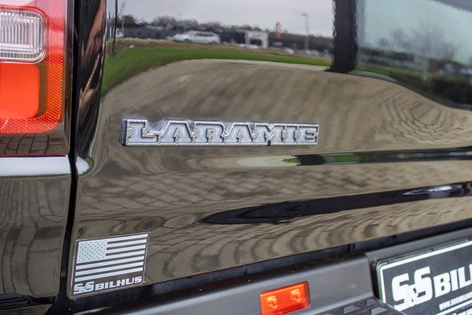 Dodge RAM 1500 5,7 V8 Hemi Laramie Night aut. 4d