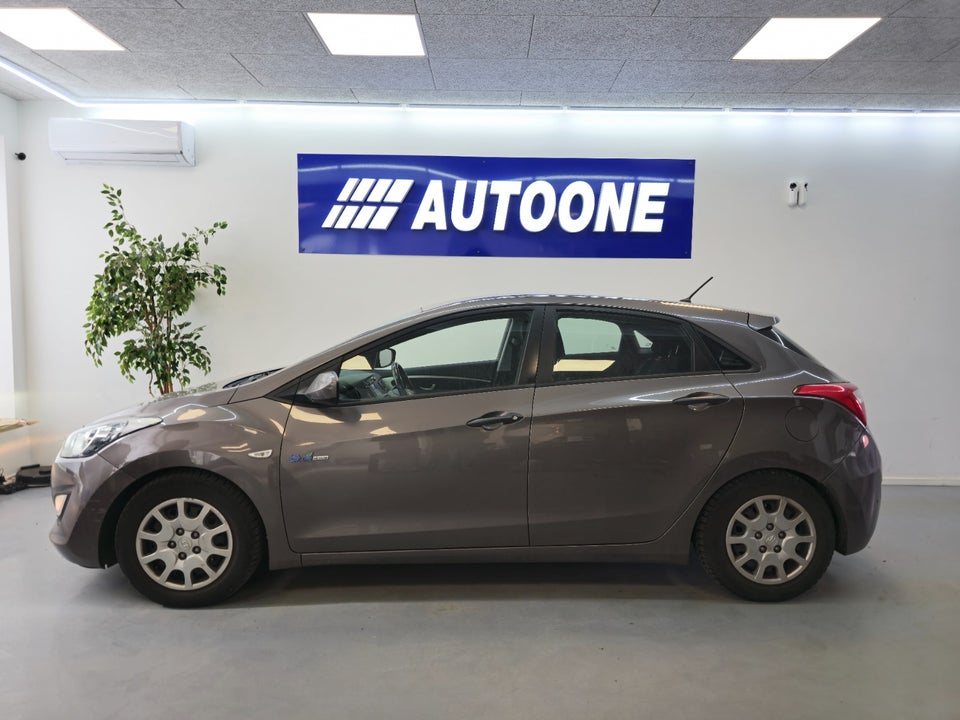 Hyundai i30 1,6 CRDi 110 XTR Eco 5d