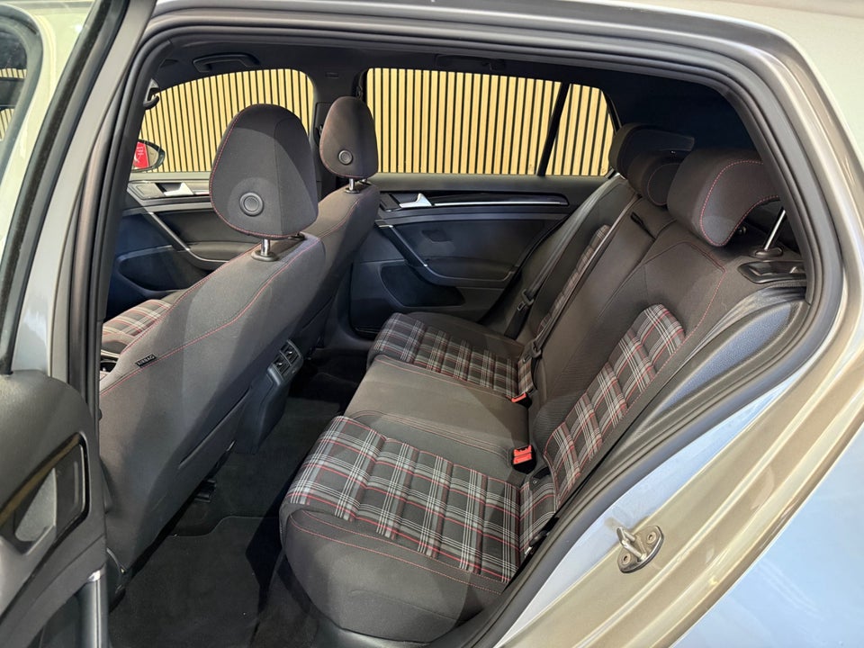 VW Golf VII 2,0 GTi Performance DSG BMT 3d