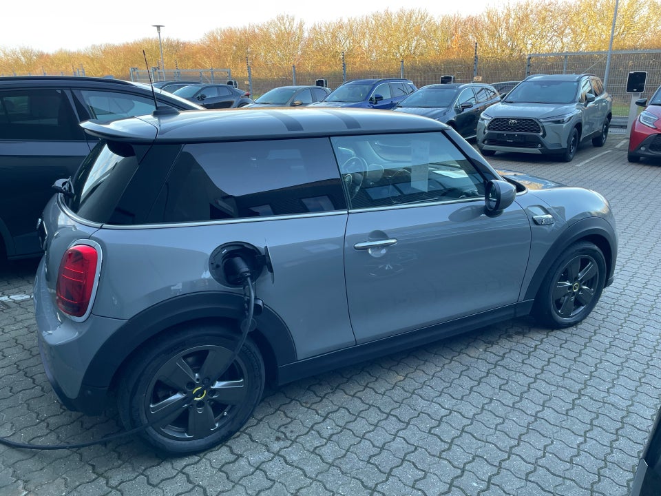 MINI Cooper SE Essential 3d