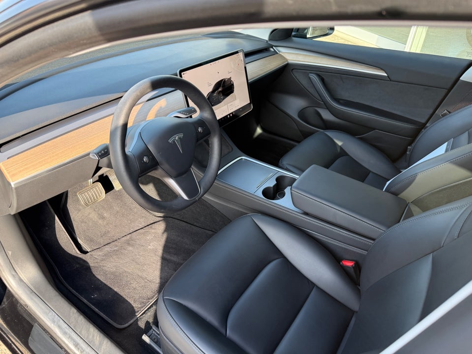 Tesla Model 3 Standard Range+ RWD 4d