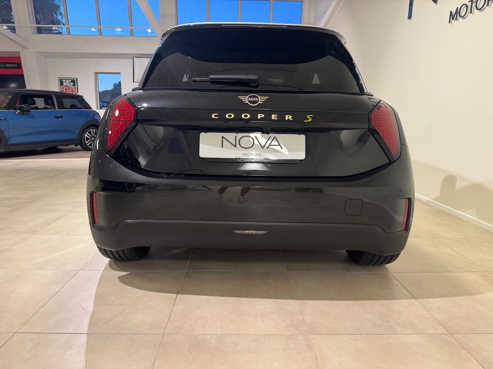 MINI Cooper SE Favoured Trim M 3d