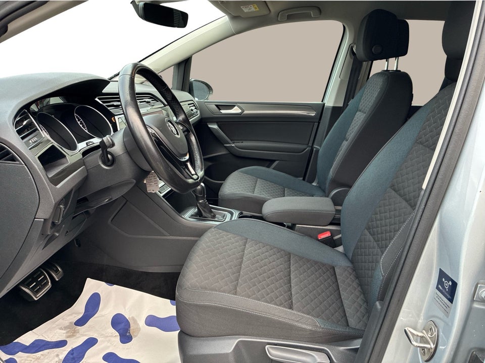 VW Touran 1,6 TDi 115 IQ.Drive DSG 7prs 5d