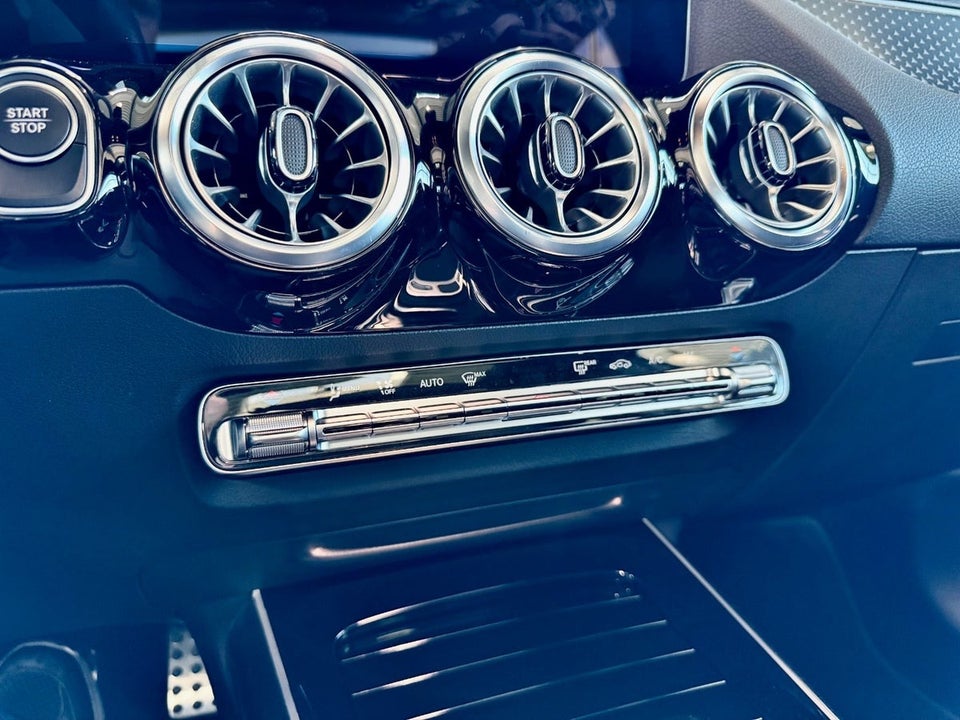 Mercedes EQA300 AMG Line 4Matic 5d