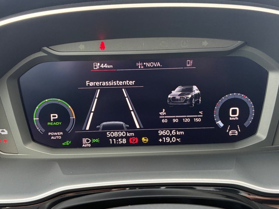 Audi Q3 45 TFSi e Attitude plus S-tr. 5d